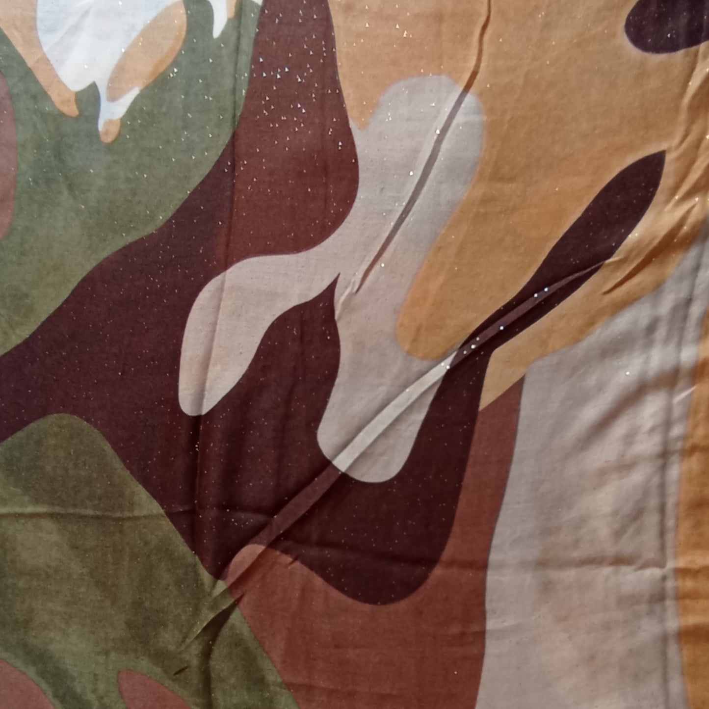 Schöner Herbstschal in natur, olive, beige und braun mit "Goldglimmer"