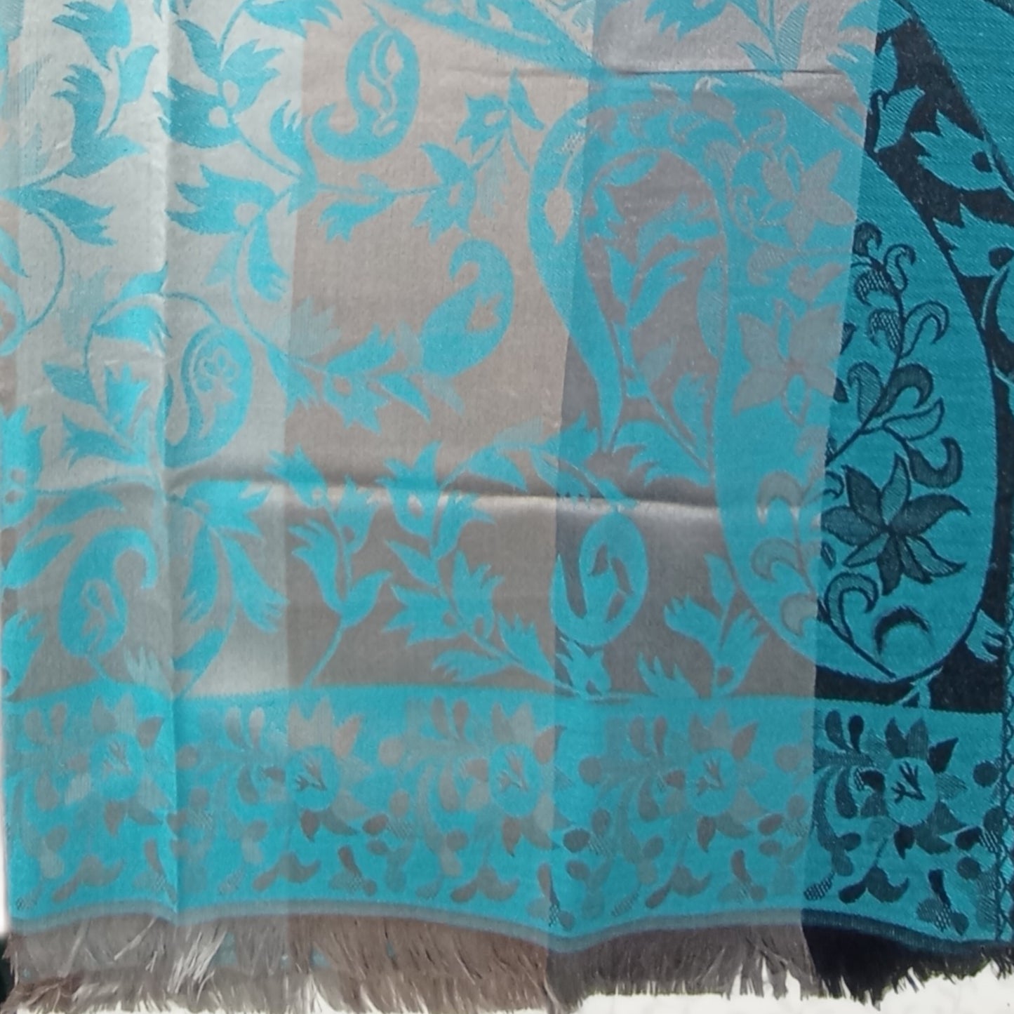 Schicker "Pashminaschal" mit Paisley-Blumen-Muster in türkis, grau (silber) und schwarz