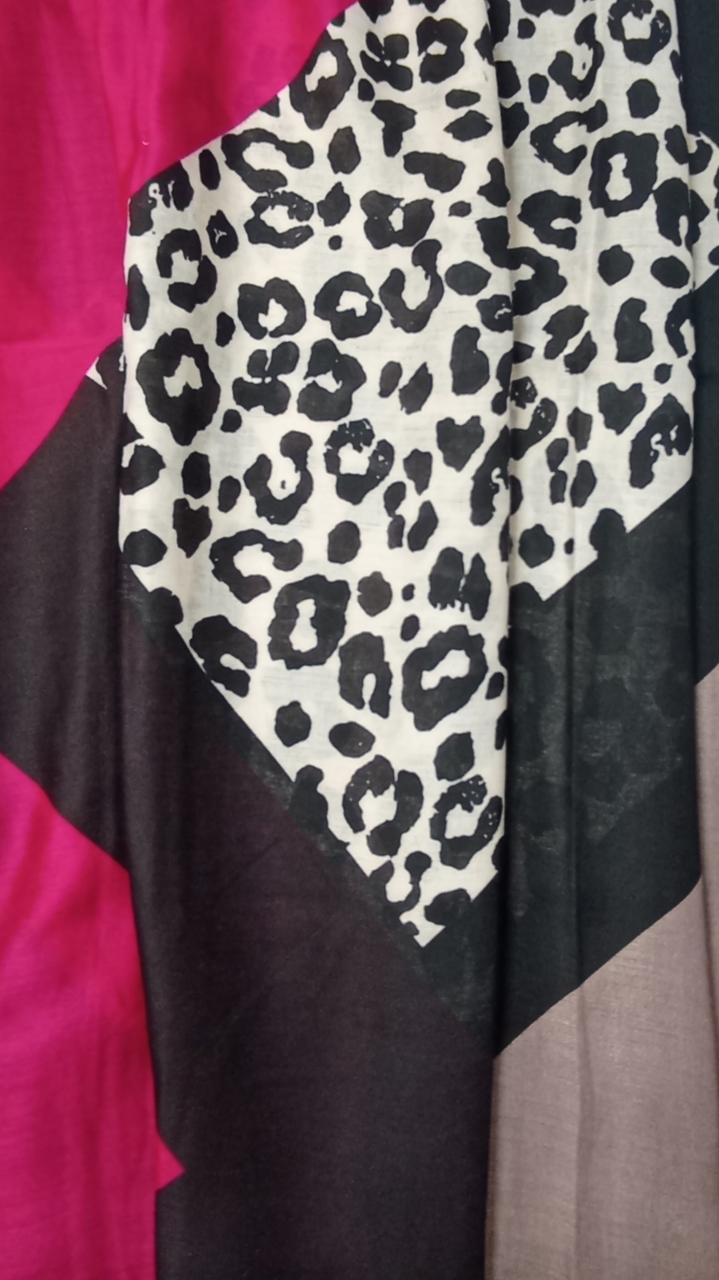 Übergangsschal "Leo-Mix" in fuchsia, schwarz und weiß