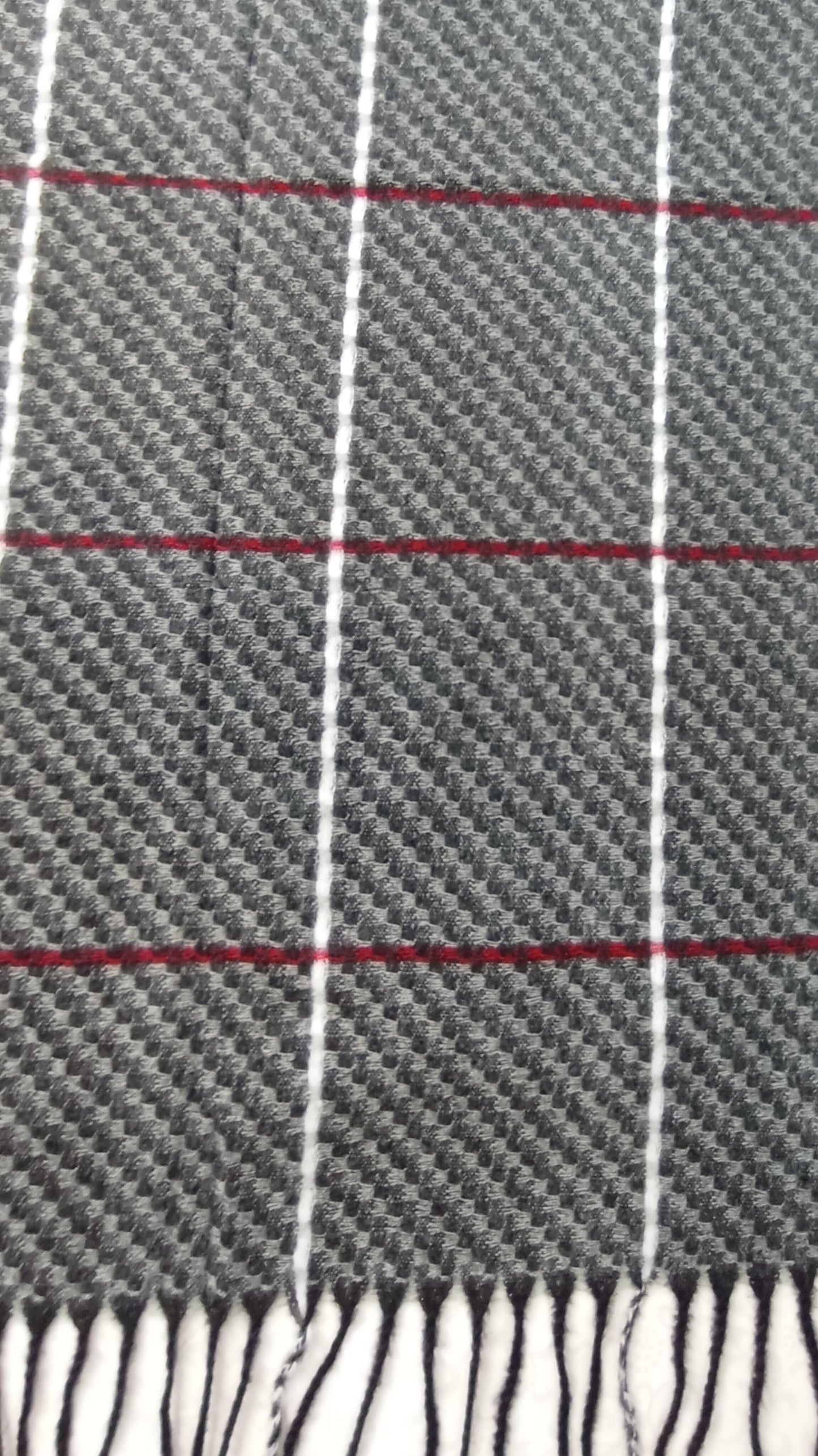 Unisex Winterschal in schwarz, weiß, grau und rot