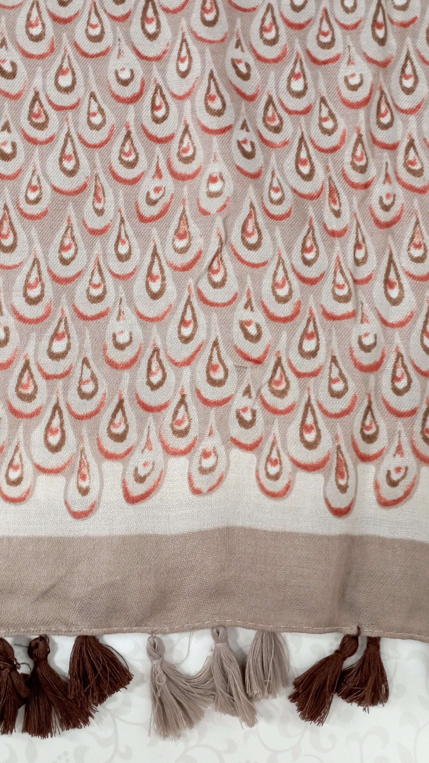 Schal "Tropfen" in beige, schlamm und orange mit Bommeln