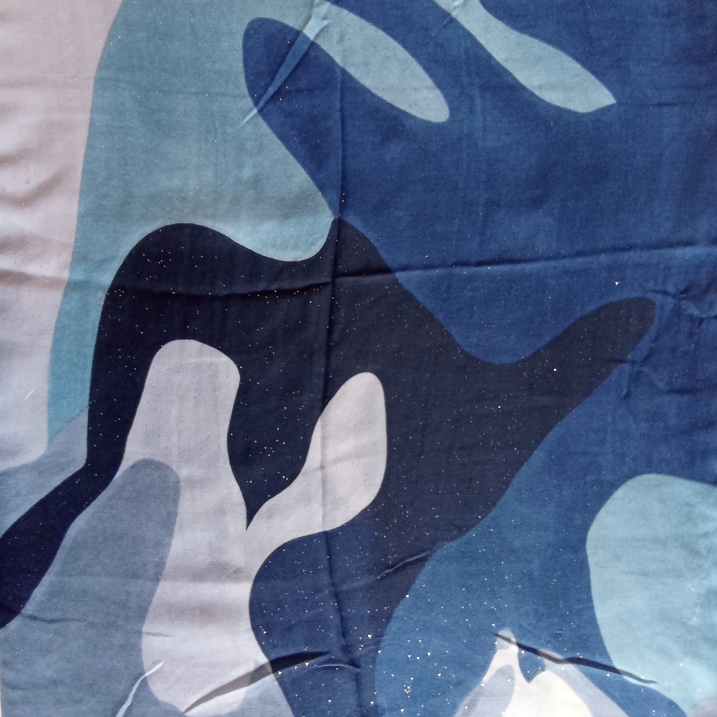 Schöner Herbstschal in blau mit "Goldglimmer"