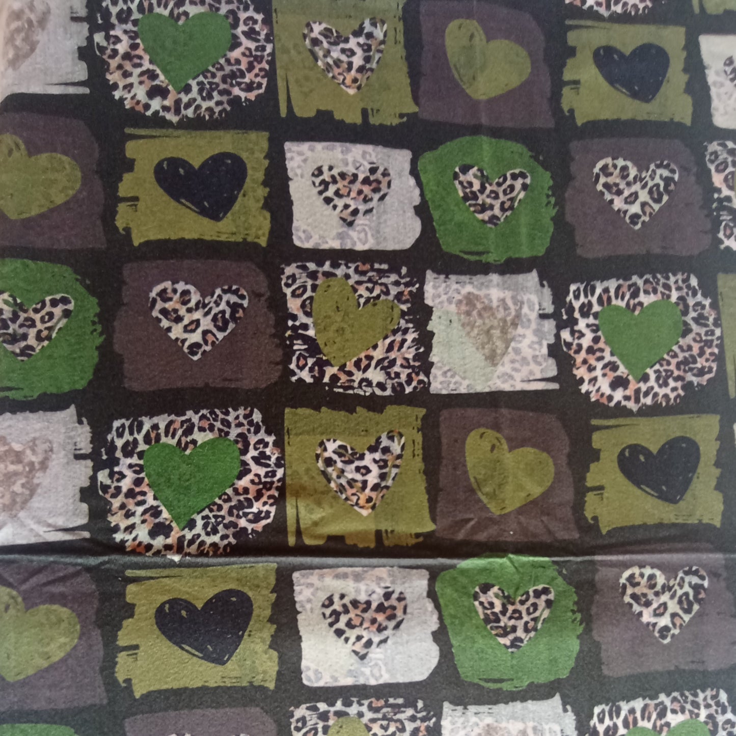 Winterschal "Leo-Herzen" in olive, natur und braun