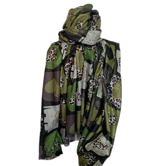 Winterschal "Leo-Herzen" in olive, natur und braun