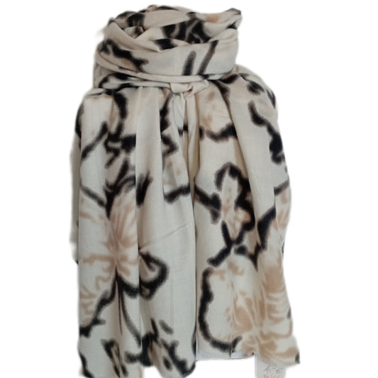 Kuscheliger Winterschal "Schmetterling" in natur, beige und schwarz