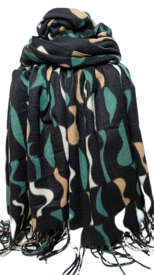Flauschiger Schal in schwarz, petrol, beige und weiß