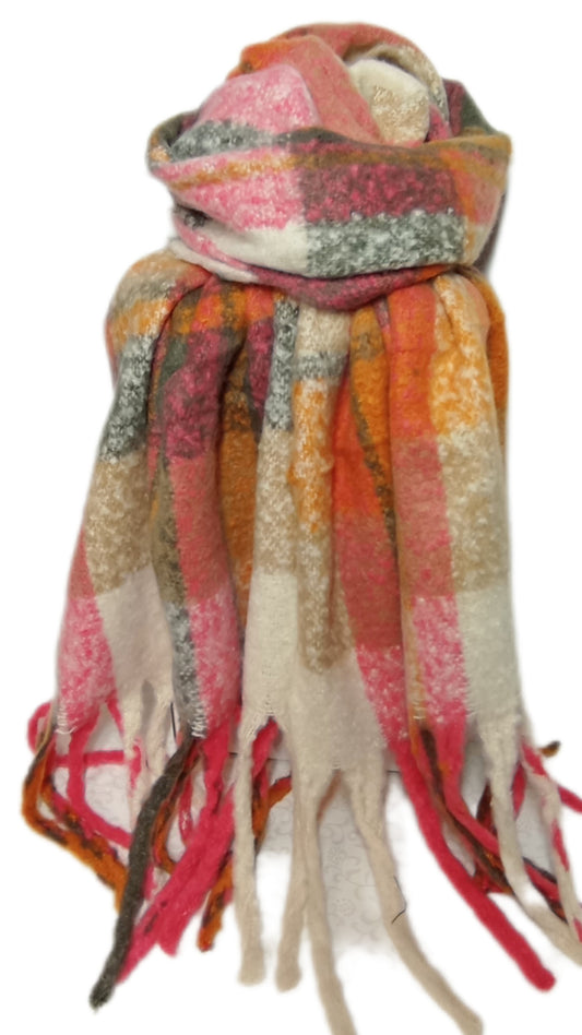 dicker, weicher Winterschal "kariert" in orange, pink, beige, senf und wollweiß, mit Fransen