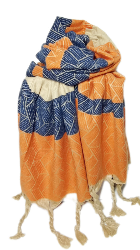 Kuscheliger Winterschal "Farbmix" in orange, blau und wollweiß, mit Kordelfransen