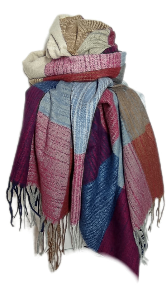 Kuscheliger Winterschal "Farbmix" in bkau, weinrot, beige, wollweiß und hellblau, mit Fransen