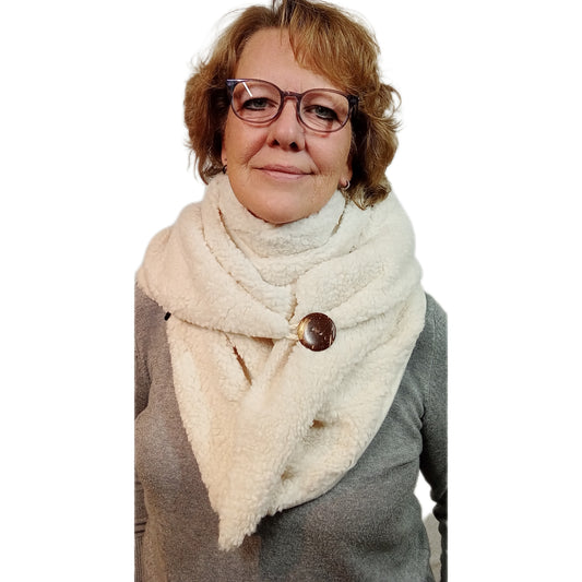Super kuscheliger Dreieck-Schal  in wollweiß, mit Knopf (nie wieder frieren!)