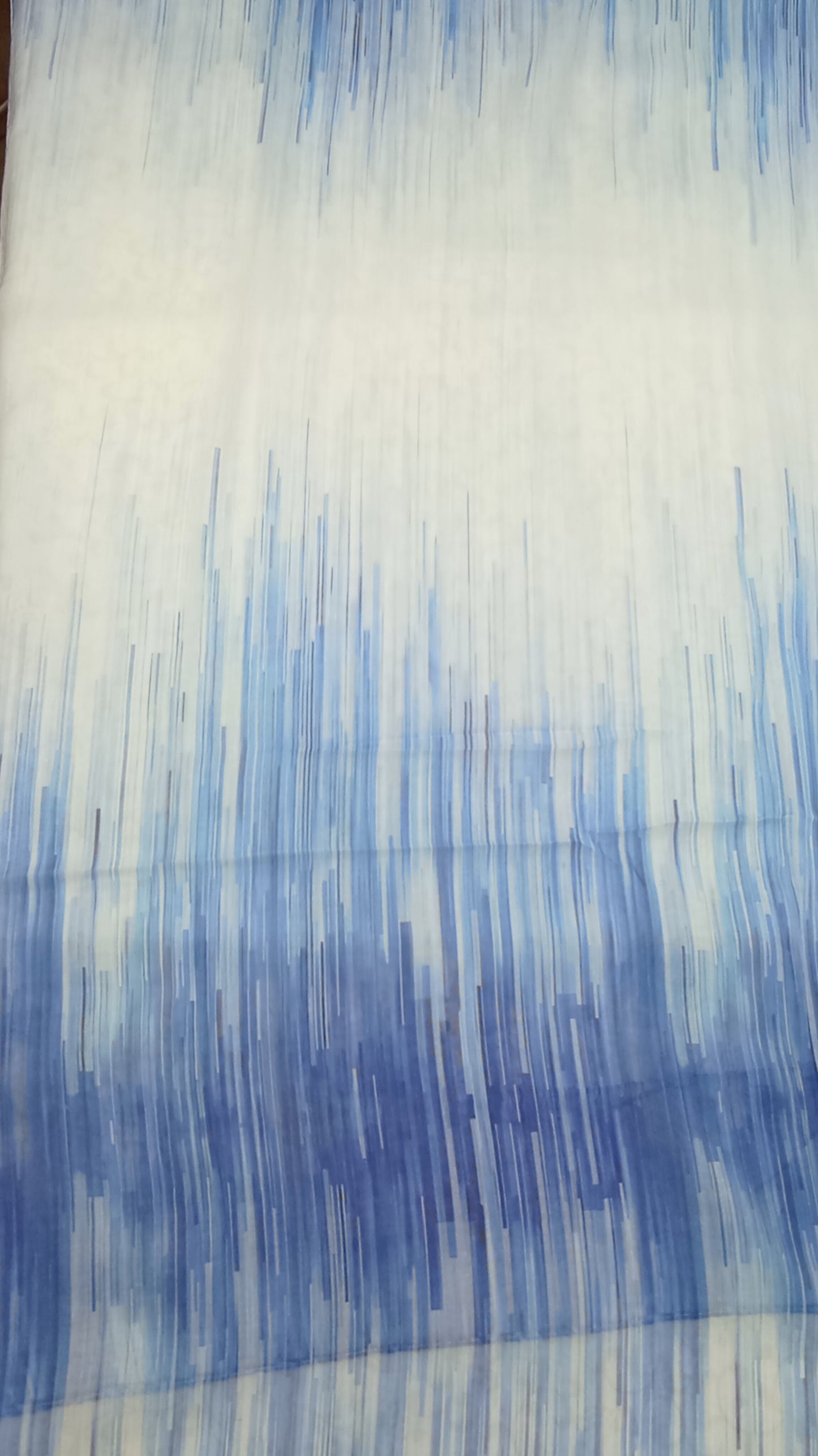 schmaler, leichter Sommerschal "Striche" in weiß und blau