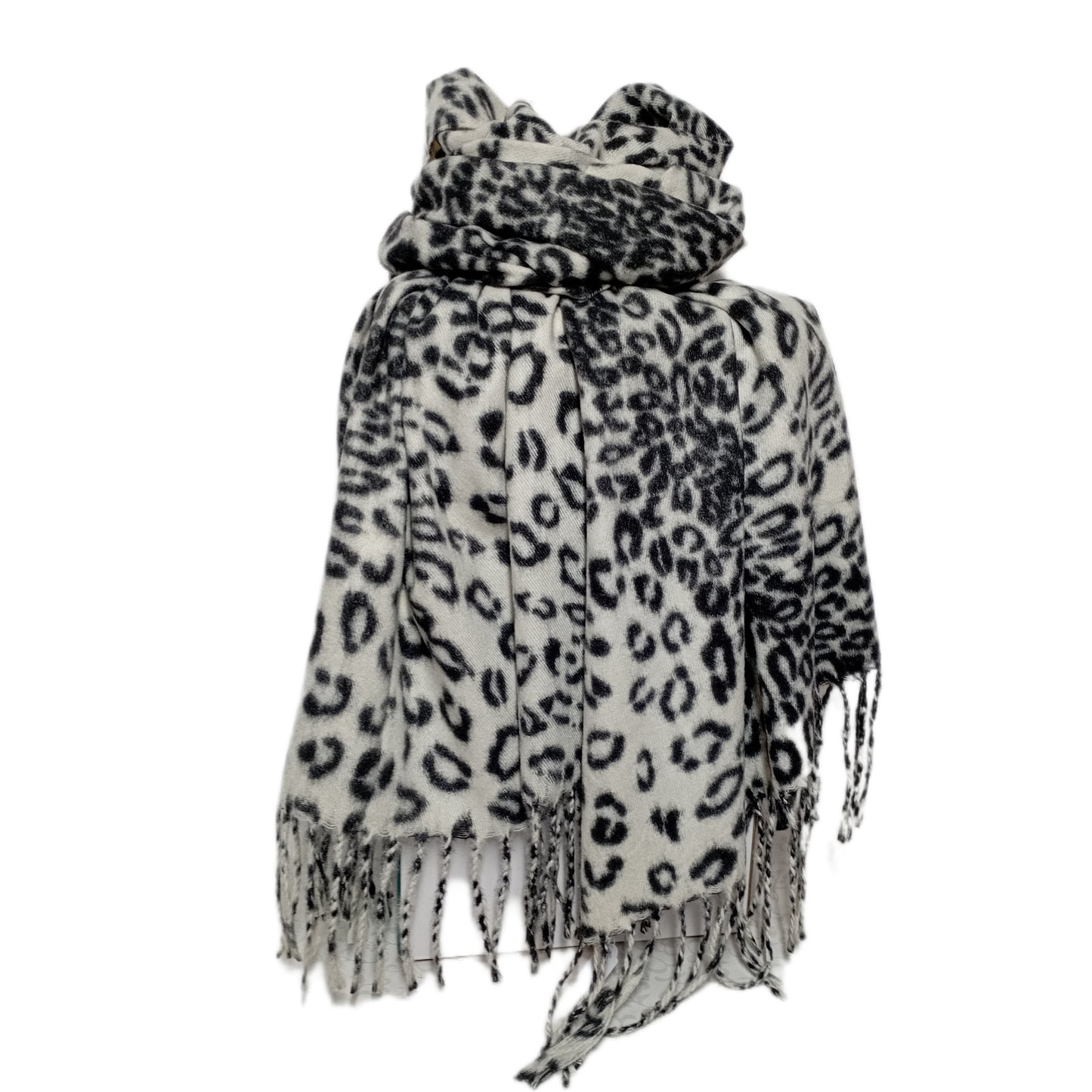 angenehmer Winterschal "Leo" in weiß und schwarz
