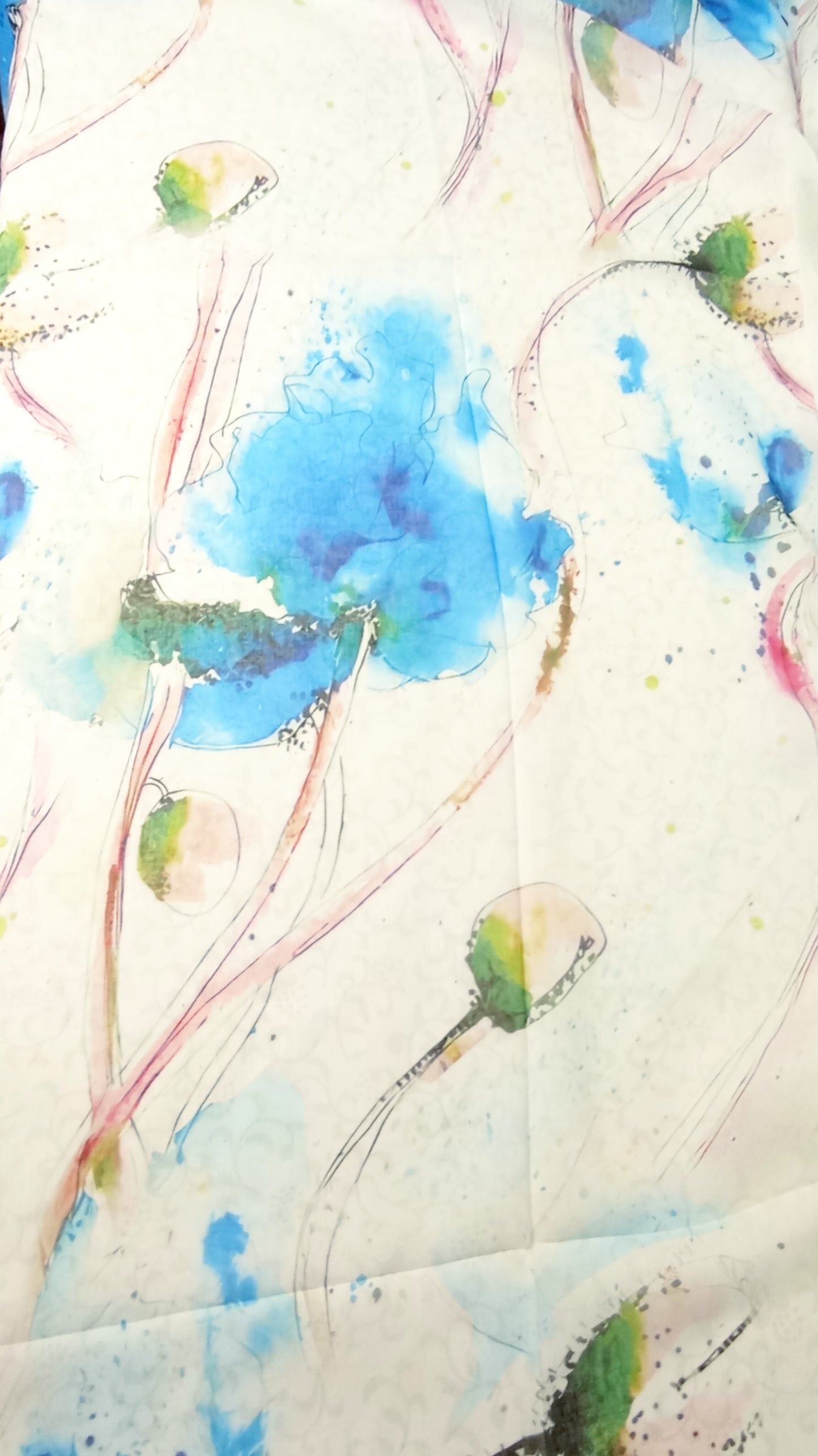 leichter Sommerschal "blaue Blumen" auf weiß