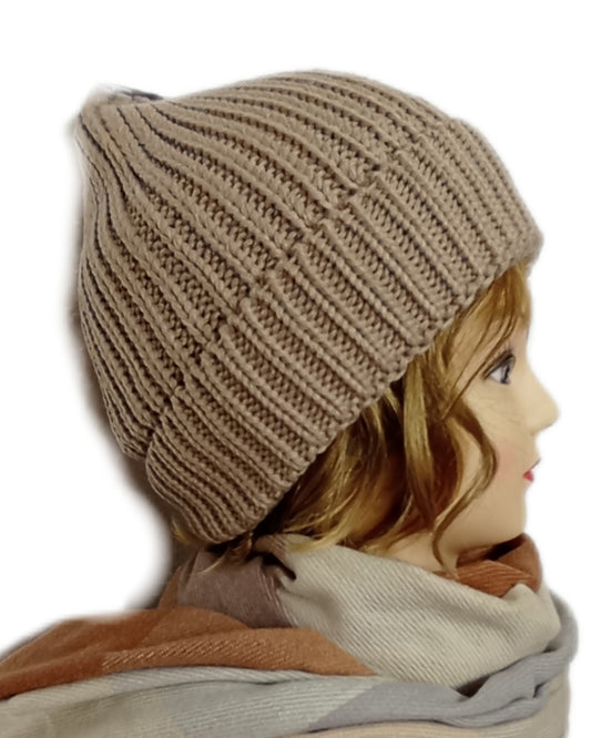 angenehm weiche Beanie-Mütze mit doppeltem Rand in schlamm / hellbraun